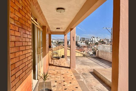 Casa para alugar com 3 quartos, 300m² em Sagrada Família, Belo Horizonte