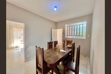 Casa para alugar com 3 quartos, 300m² em Sagrada Família, Belo Horizonte