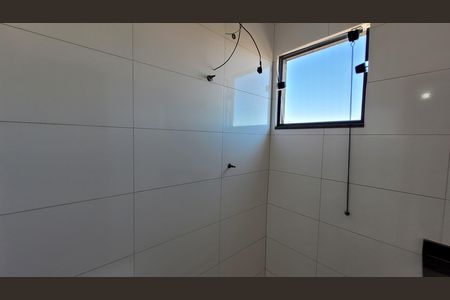 Banheiro de kitnet/studio para alugar com 1 quarto, 32m² em Jardim Napoli I, Itaquaquecetuba