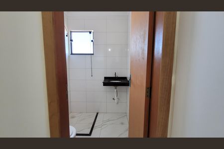 Banheiro de kitnet/studio para alugar com 1 quarto, 32m² em Jardim Napoli I, Itaquaquecetuba