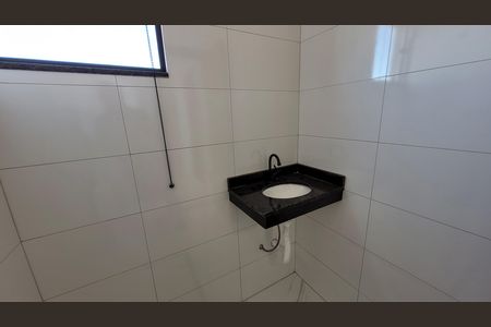 Banheiro de kitnet/studio para alugar com 1 quarto, 32m² em Jardim Napoli I, Itaquaquecetuba