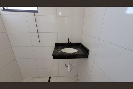 Banheiro de kitnet/studio para alugar com 1 quarto, 32m² em Jardim Napoli I, Itaquaquecetuba