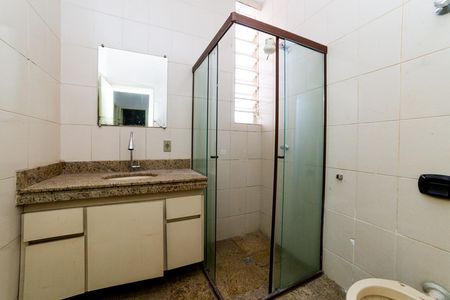 Casa para alugar com 360m², 4 quartos e 7 vagas Casa para alugar com 360m², 4 quartos e 7 vagasBanheiro Social