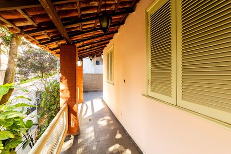 Casa para alugar com 360m², 4 quartos e 7 vagas Casa para alugar com 360m², 4 quartos e 7 vagasVaranda