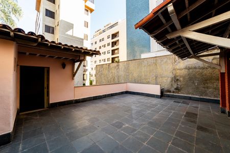 Casa para alugar com 360m², 4 quartos e 7 vagas Casa para alugar com 360m², 4 quartos e 7 vagasÁrea externa