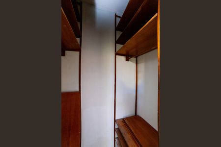 Casa para alugar com 360m², 4 quartos e 7 vagas Casa para alugar com 360m², 4 quartos e 7 vagasCloset da suíte