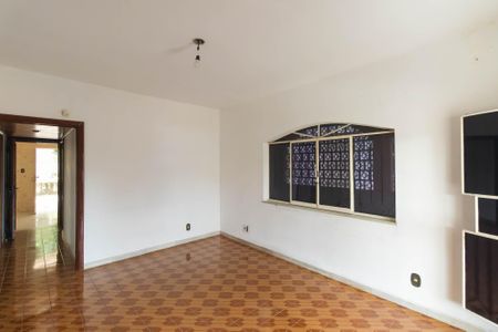 Casa para alugar com 3 quartos, 900m² em Raul Veiga, São Gonçalo