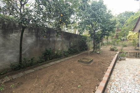 Casa para alugar com 3 quartos, 900m² em Raul Veiga, São Gonçalo