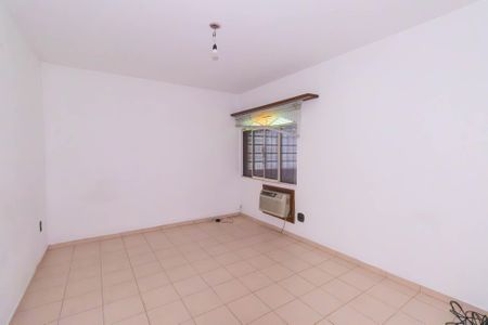 Casa para alugar com 900m², 3 quartos e 2 vagas