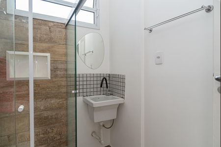 Banheiro de apartamento para alugar com 1 quarto, 28m² em Bela Vista, São Paulo
