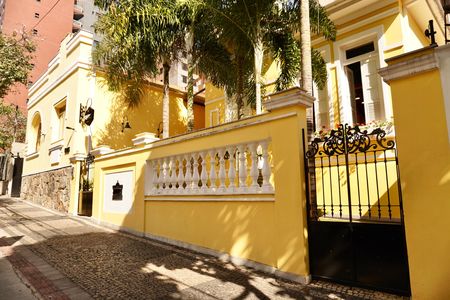 Fachada do Condomínio  de apartamento para alugar com 1 quarto, 90m² em Santa Efigênia, Belo Horizonte