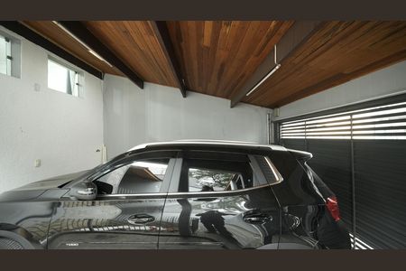 Garagem de casa à venda com 3 quartos, 210m² em Santa Terezinha, Santo André