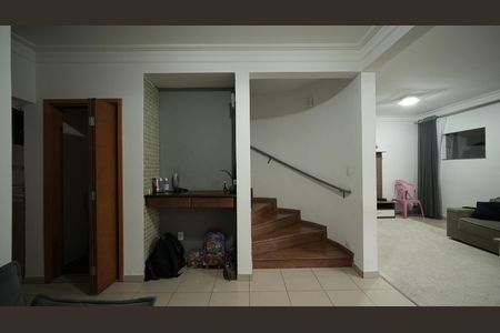 Sala de casa à venda com 3 quartos, 210m² em Santa Terezinha, Santo André