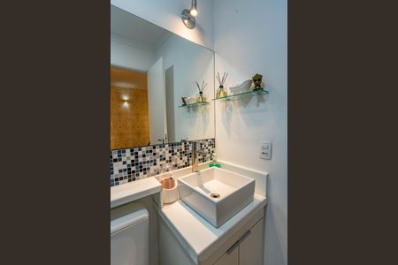 Casa de condomínio à venda com 101m², 3 quartos e 2 vagasBanheiro social 