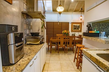 Casa de condomínio à venda com 101m², 3 quartos e 2 vagasÁrea de serviço 