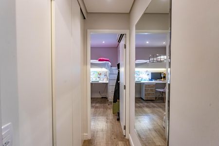 Casa de condomínio à venda com 101m², 3 quartos e 2 vagasCorredor 
