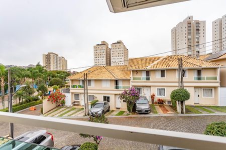 Casa de condomínio à venda com 101m², 3 quartos e 2 vagasVaranda da suíte 