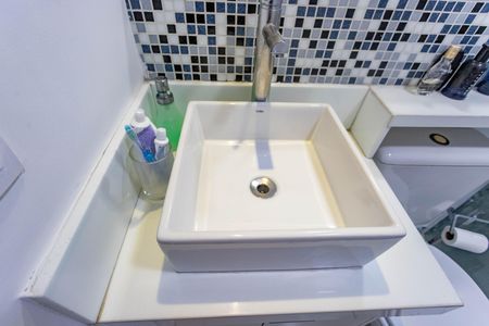 Casa de condomínio à venda com 101m², 3 quartos e 2 vagasBanheiro da suíte 