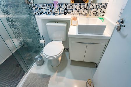 Casa de condomínio à venda com 101m², 3 quartos e 2 vagasBanheiro social 