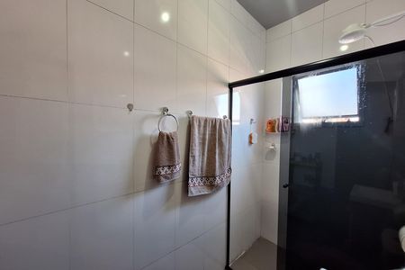 Apartamento à venda com 115m², 2 quartos e 1 vaga Apartamento à venda com 115m², 2 quartos e 1 vagaBanheiro da Suíte