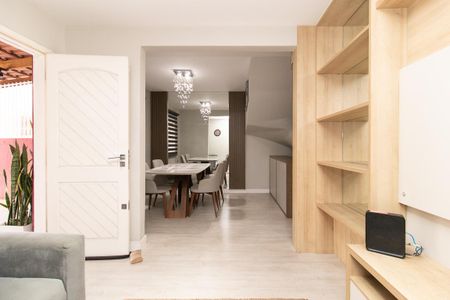 Casa à venda com 82m², 3 quartos e 2 vagas Casa à venda com 82m², 3 quartos e 2 vagasSala