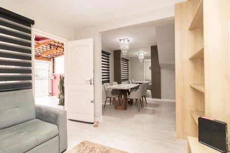 Casa à venda com 82m², 3 quartos e 2 vagas Casa à venda com 82m², 3 quartos e 2 vagasSala