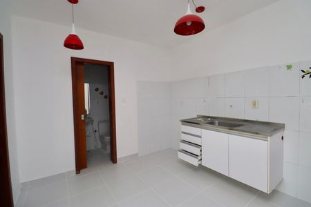 Cozinha de apartamento para alugar com 2 quartos, 55m² em Itapuã, Salvador