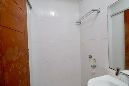 Banheiro de apartamento para alugar com 2 quartos, 55m² em Itapuã, Salvador