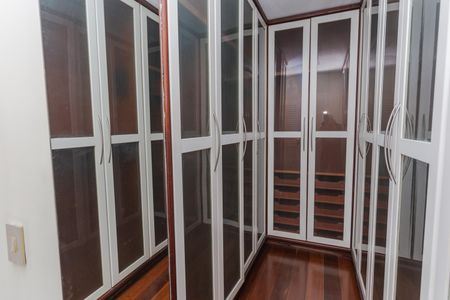 Apartamento para alugar com 250m², 4 quartos e 3 vagas Apartamento para alugar com 250m², 4 quartos e 3 vagasCloset da Suíte 1