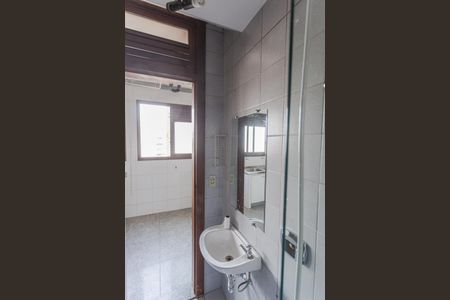 Apartamento para alugar com 250m², 4 quartos e 3 vagas Apartamento para alugar com 250m², 4 quartos e 3 vagasBanheiro de Serviço