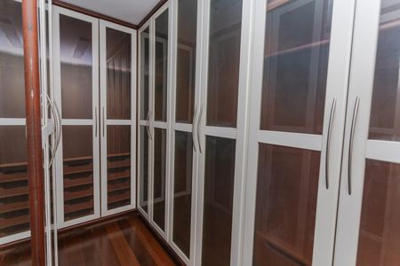 Apartamento para alugar com 250m², 4 quartos e 3 vagas Apartamento para alugar com 250m², 4 quartos e 3 vagasCloset da Suíte 1