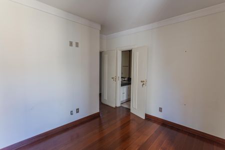 Apartamento para alugar com 250m², 4 quartos e 3 vagas Apartamento para alugar com 250m², 4 quartos e 3 vagasSemi-Suíte 1