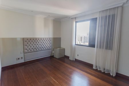 Apartamento para alugar com 250m², 4 quartos e 3 vagas Apartamento para alugar com 250m², 4 quartos e 3 vagasSuíte 1