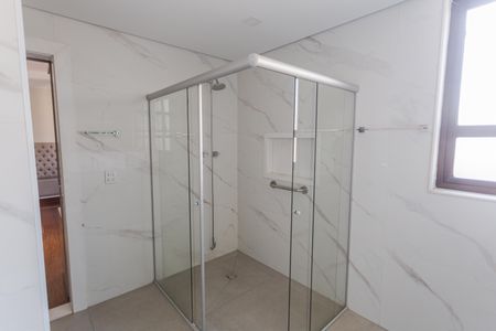Apartamento para alugar com 250m², 4 quartos e 3 vagas Apartamento para alugar com 250m², 4 quartos e 3 vagasBanheiro da Suíte 1