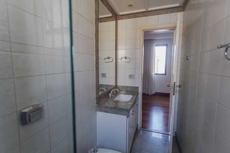 Apartamento para alugar com 250m², 4 quartos e 3 vagas Apartamento para alugar com 250m², 4 quartos e 3 vagasBanheiro da Suíte 2