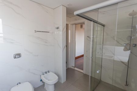 Apartamento para alugar com 250m², 4 quartos e 3 vagas Apartamento para alugar com 250m², 4 quartos e 3 vagasBanheiro da Suíte 1