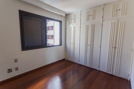 Apartamento para alugar com 250m², 4 quartos e 3 vagas Apartamento para alugar com 250m², 4 quartos e 3 vagasSemi-Suíte 1