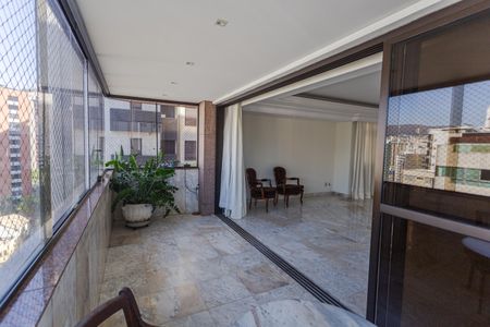 Apartamento para alugar com 250m², 4 quartos e 3 vagas