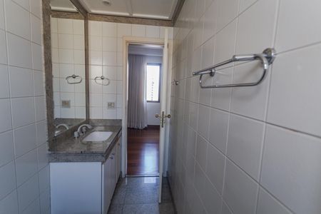 Apartamento para alugar com 250m², 4 quartos e 3 vagas Apartamento para alugar com 250m², 4 quartos e 3 vagasBanheiro da Suíte 2