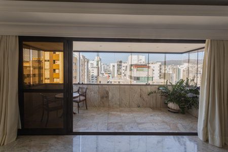 Apartamento para alugar com 250m², 4 quartos e 3 vagas