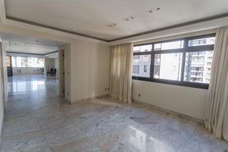 Apartamento para alugar com 250m², 4 quartos e 3 vagas