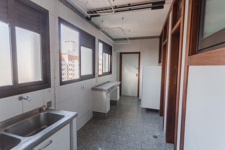 Apartamento para alugar com 250m², 4 quartos e 3 vagas Apartamento para alugar com 250m², 4 quartos e 3 vagasÁrea de Serviço