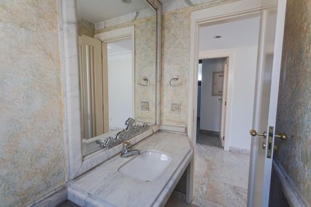 Apartamento para alugar com 250m², 4 quartos e 3 vagas
