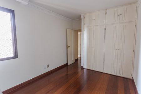 Apartamento para alugar com 250m², 4 quartos e 3 vagas Apartamento para alugar com 250m², 4 quartos e 3 vagasSuíte 2