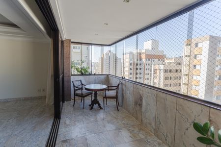 Apartamento para alugar com 250m², 4 quartos e 3 vagas