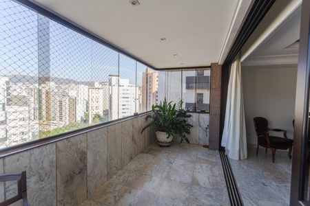 Apartamento para alugar com 250m², 4 quartos e 3 vagas