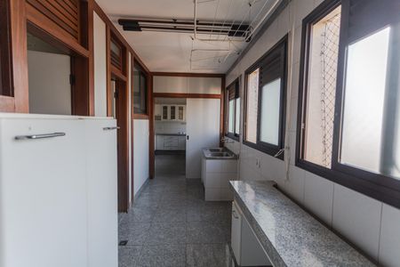 Apartamento para alugar com 250m², 4 quartos e 3 vagas Apartamento para alugar com 250m², 4 quartos e 3 vagasÁrea de Serviço