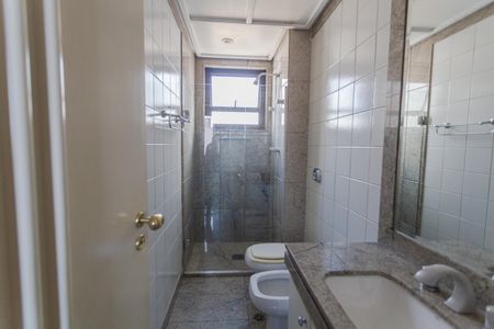 Apartamento para alugar com 250m², 4 quartos e 3 vagas Apartamento para alugar com 250m², 4 quartos e 3 vagasBanheiro da Suíte 2