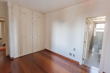 Apartamento para alugar com 250m², 4 quartos e 3 vagas Apartamento para alugar com 250m², 4 quartos e 3 vagasSuíte 2