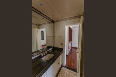Apartamento para alugar com 250m², 4 quartos e 3 vagas Apartamento para alugar com 250m², 4 quartos e 3 vagasBanheiro da Semi-Suíte 1 e 2